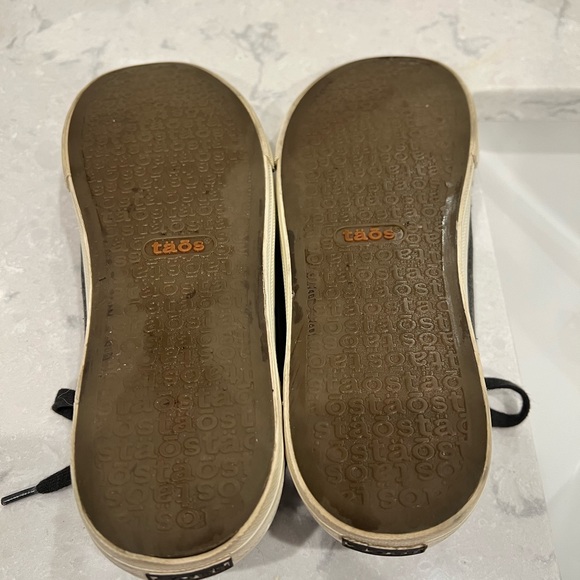 Taos women’s Plim Soul dark gray canvas sneakers.  Size 9.5 - Picture 5 of 5